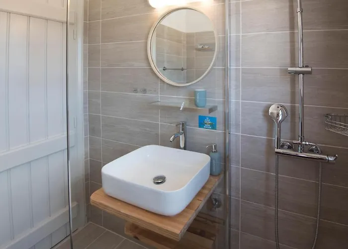 펜션 Thalassa Seafront Superb 1bd House In 나오우사