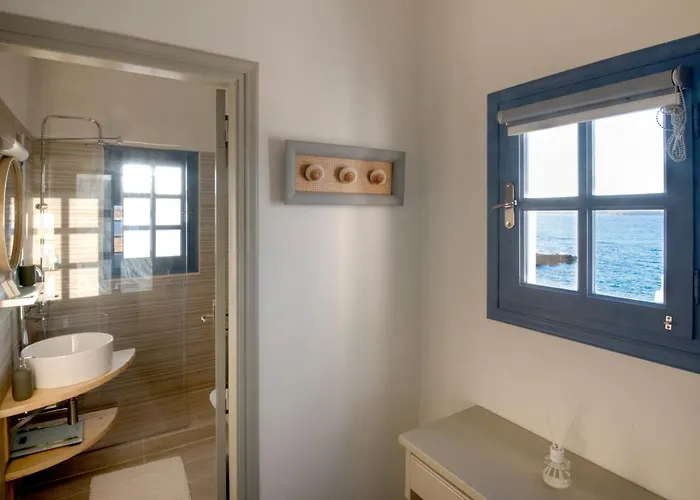 펜션 Thalassa Seafront Superb 1bd House In 나오우사